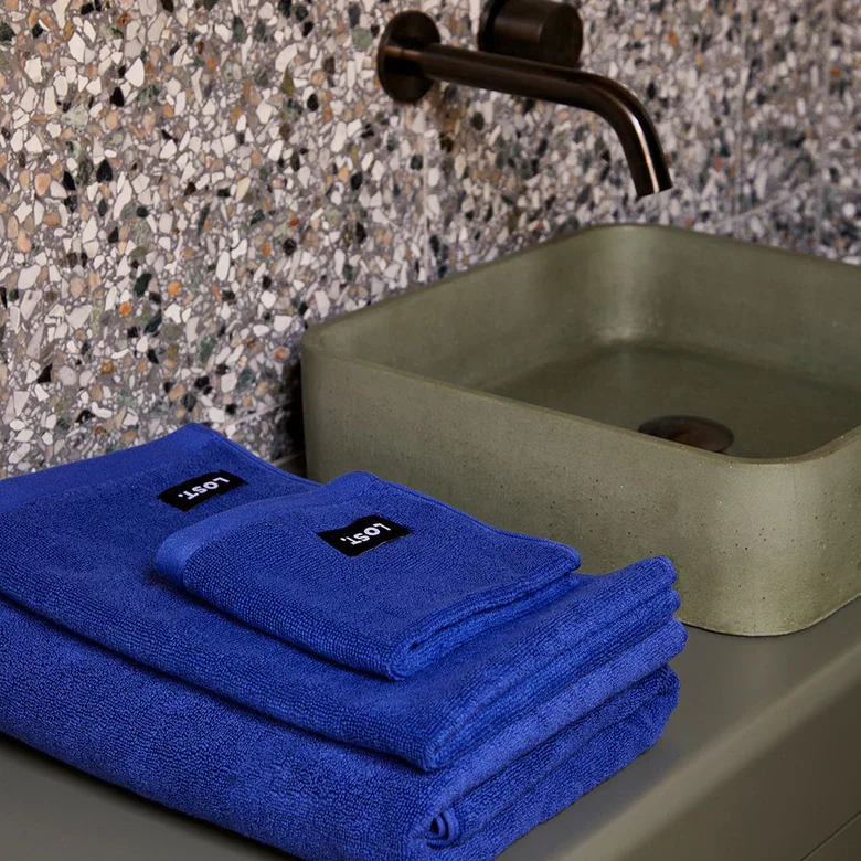 ELECTRIC BLUE BATH TOWEL - Image 3